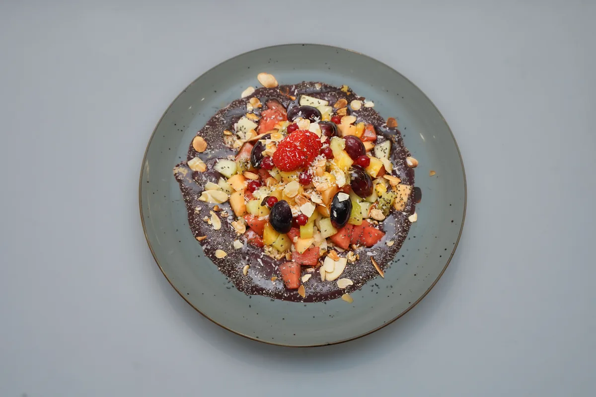 Açaí Glow mit Früchten im Studio B